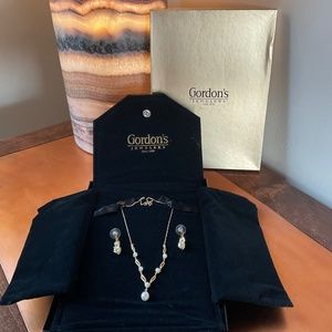 Gordon’s Jewelers 10k Gold and Cultured Pearl Necklace